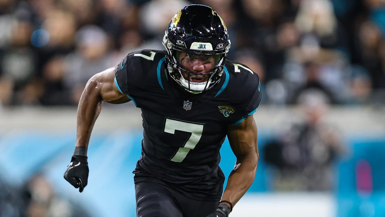 Cardinals signing veteran wide receiver Zay Jones