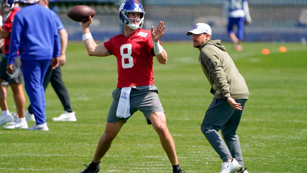 Giants’ Daniel Jones throwing with ‘accuracy and velocity’ in practice