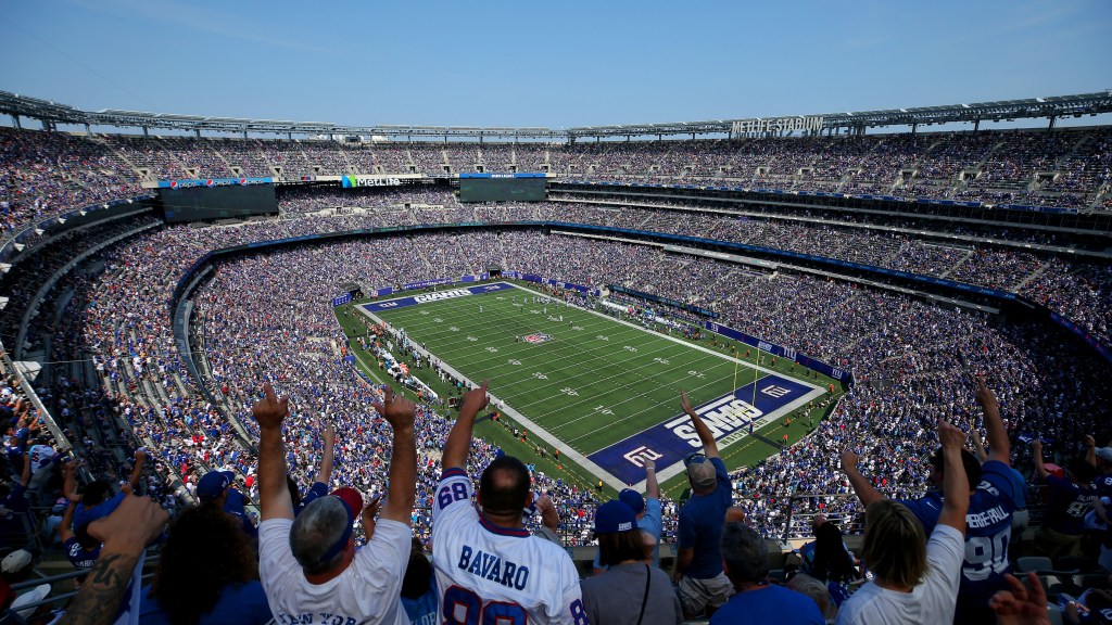 Giants gifting replica Super Bowl rings to season-ticket holders