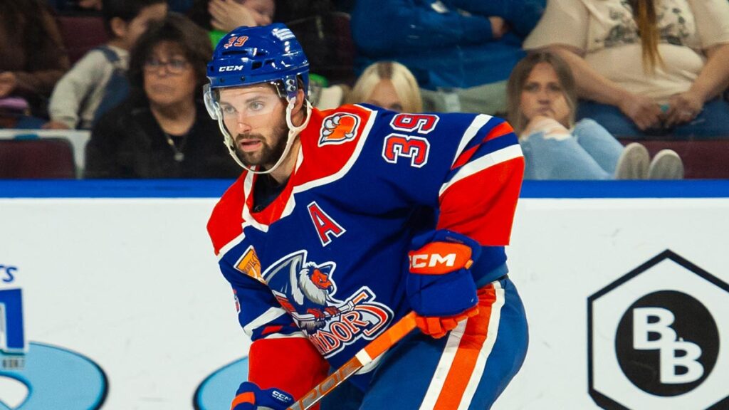 Griffith signs two-year deal with Condors