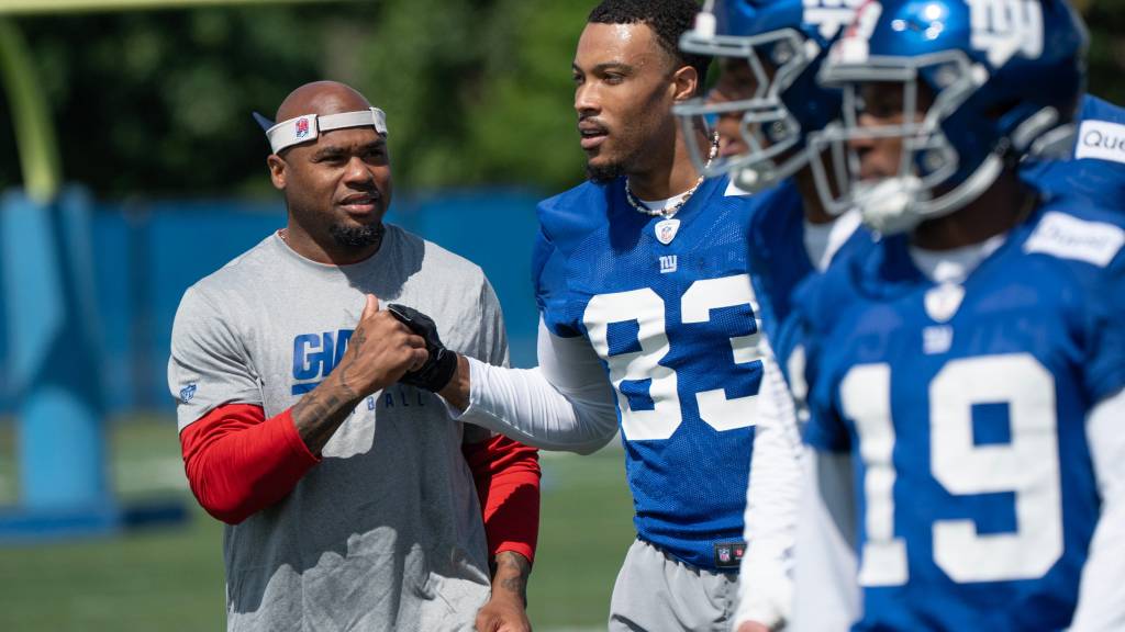 Steve Smith Sr. working with New York Giants’ wide receivers at OTAs