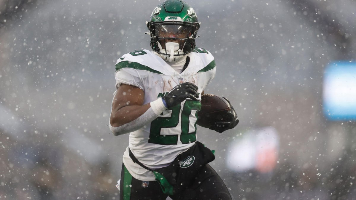 Best anchor RBs in Rounds 1-3 on Underdog Fantasy