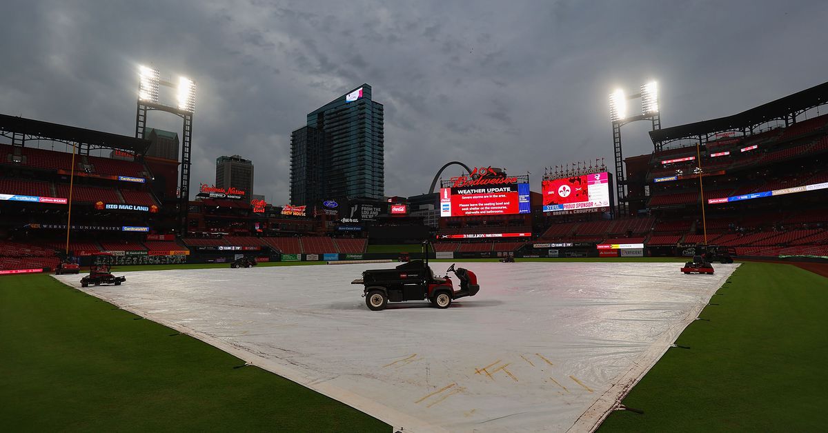 Braves, Cardinals rain delay updates