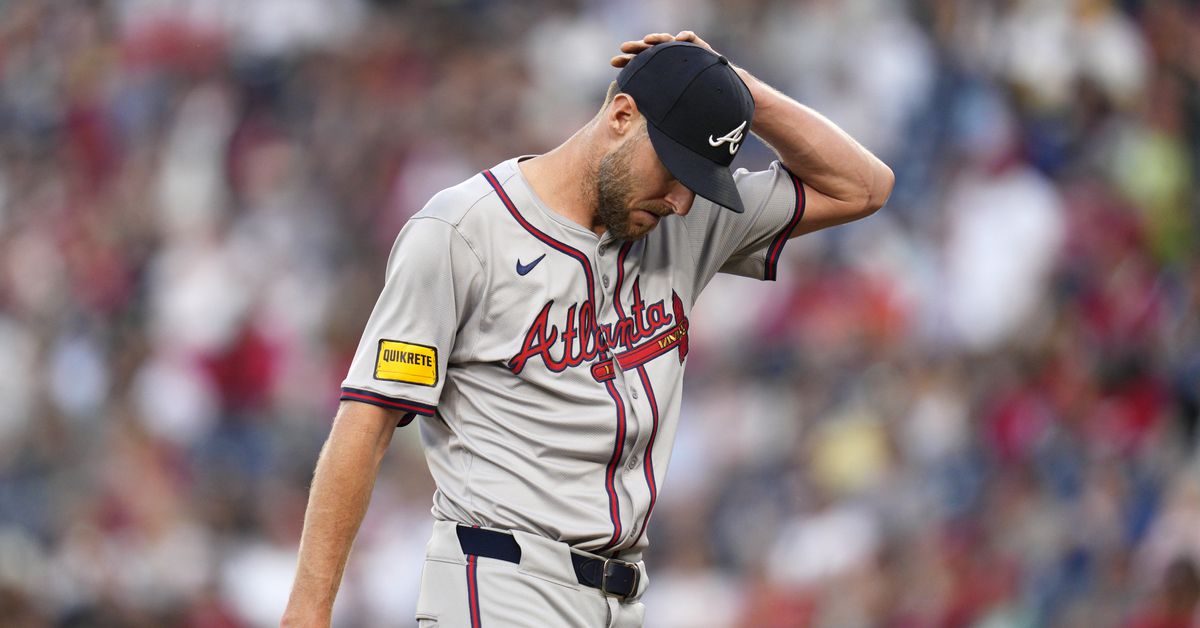 Braves can’t back dominant Sale in 2-1 loss
