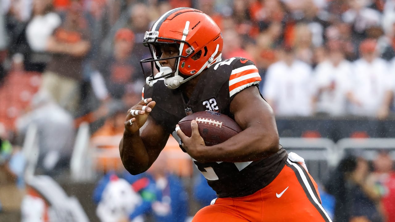 Browns RB Nick Chubb taking knee rehab 'day by day,' hit by Minkah Fitzpatrick 'part of the game'