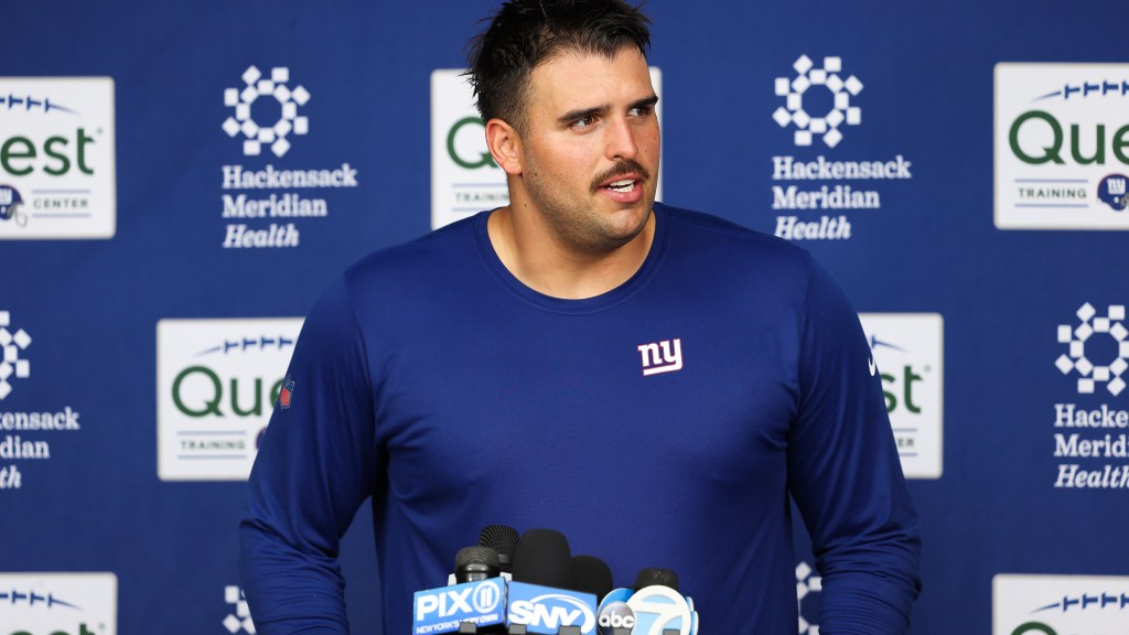 Giants’ Jon Runyan offers high praise for John Michael Schmitz