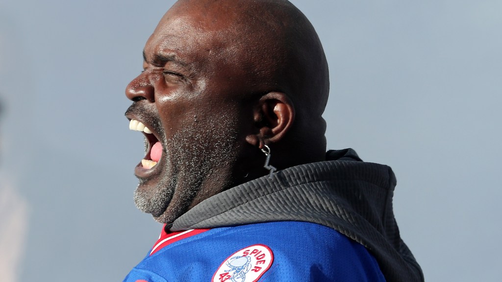 Kayvon Thibodeaux has great line about filling Lawrence Taylor’s shoes