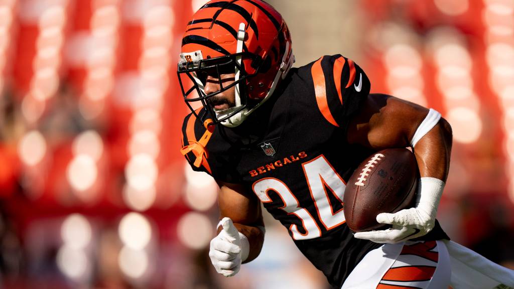 New York Giants hosting UFL running back Jacob Saylors for a visit