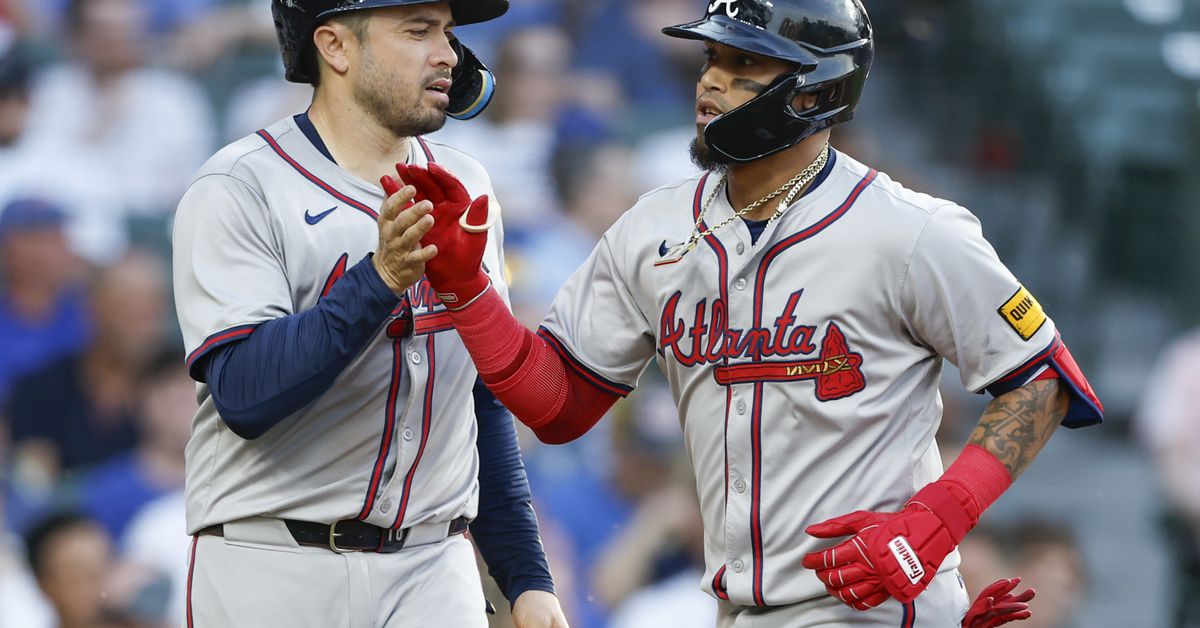 Travis d’Arnaud back in lineup as Braves go for sweep of Red Sox