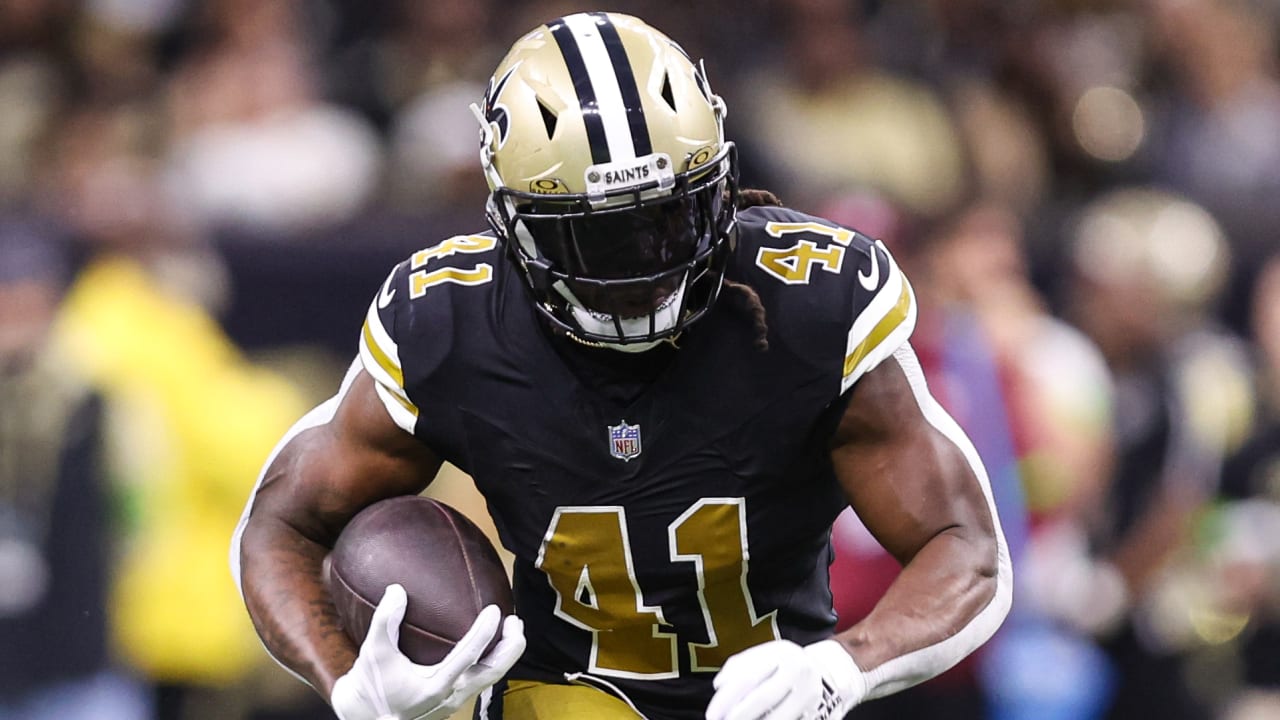 Alvin Kamara on not holding out from Saints training camp amid contract talks: 'I ain't stupid'