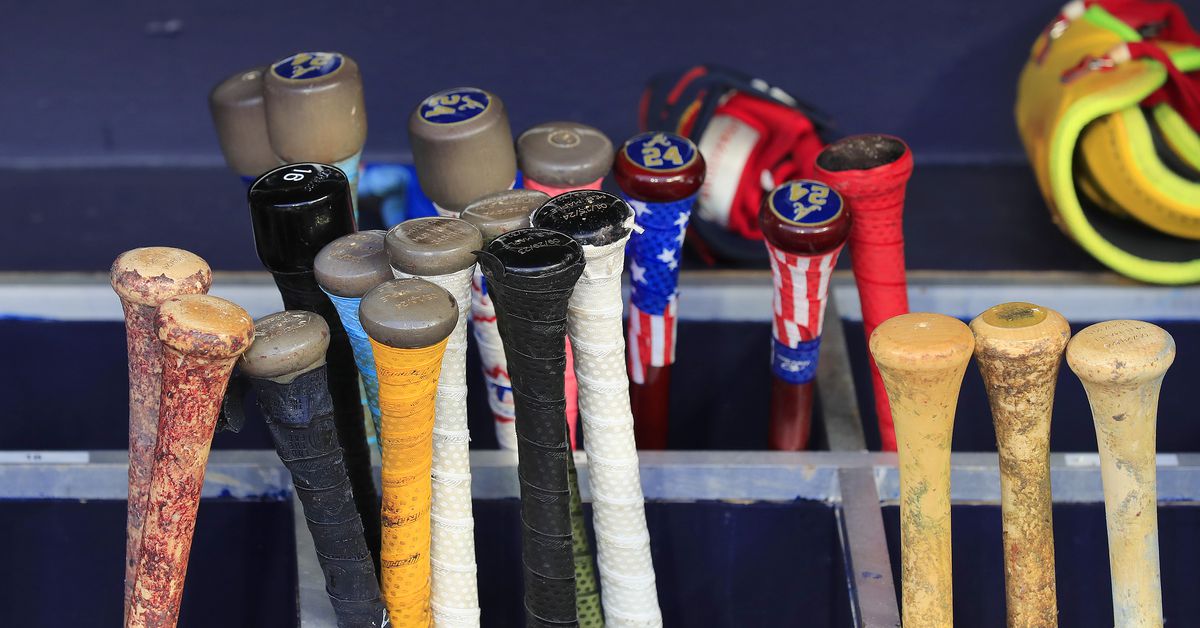 Braves, Phillies rain delay updates