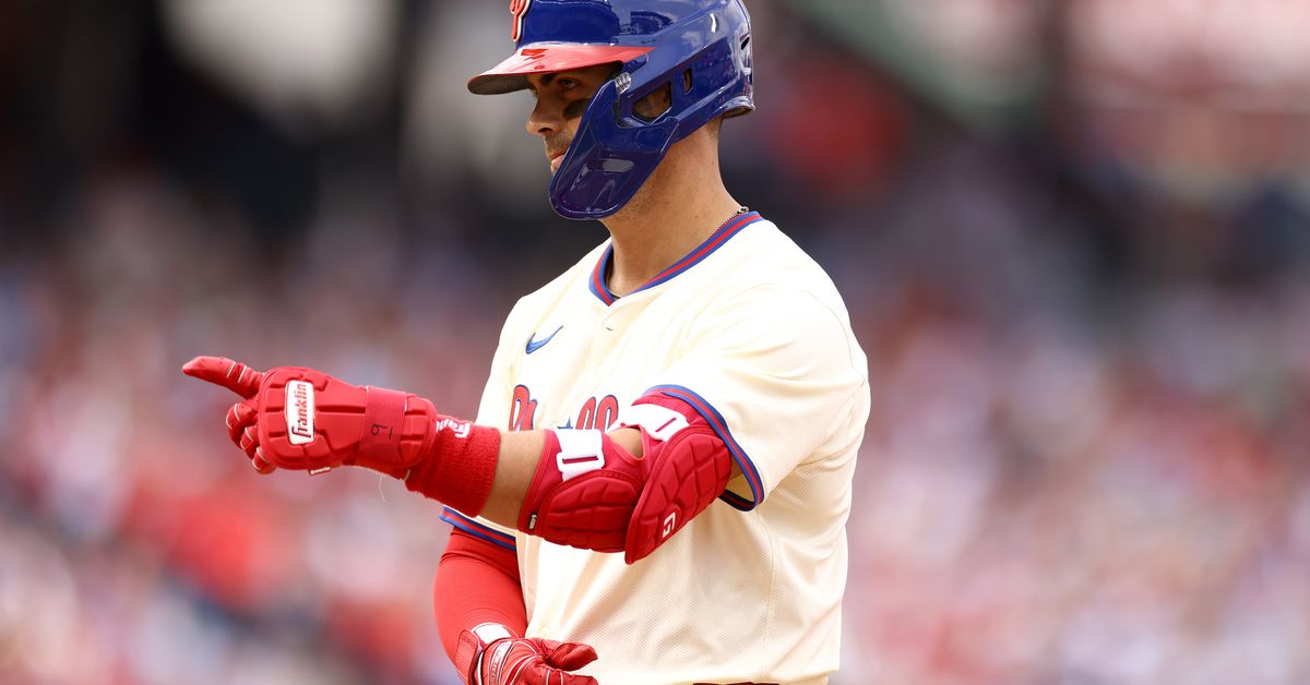 Braves Whit Merrifield injured in pre-game