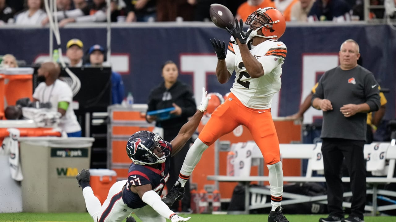 Browns WR Amari Cooper agrees to restructured deal, reports to training camp