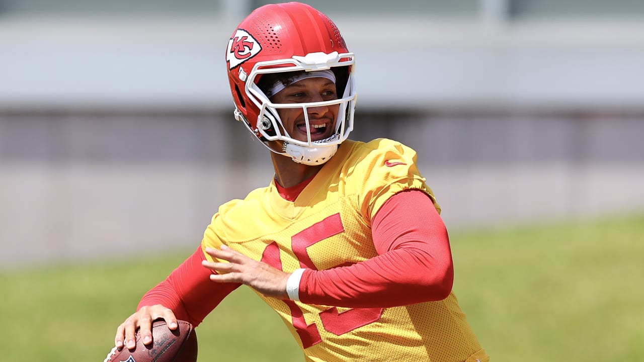Chiefs QB Patrick Mahomes brings first TV to camp for 'College Football 25', Olympics