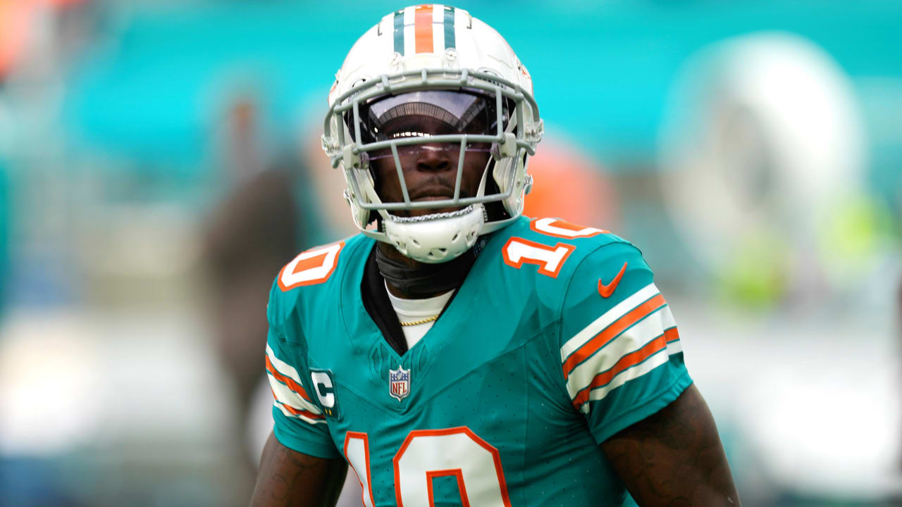 Dolphins WR Tyreek Hill: Chasing 2,000 yards would be 'very selfish of me'