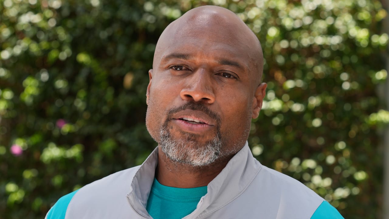 Dolphins' Terron Armstead already seeing new DC Anthony Weaver's impact: It's 'spooky'