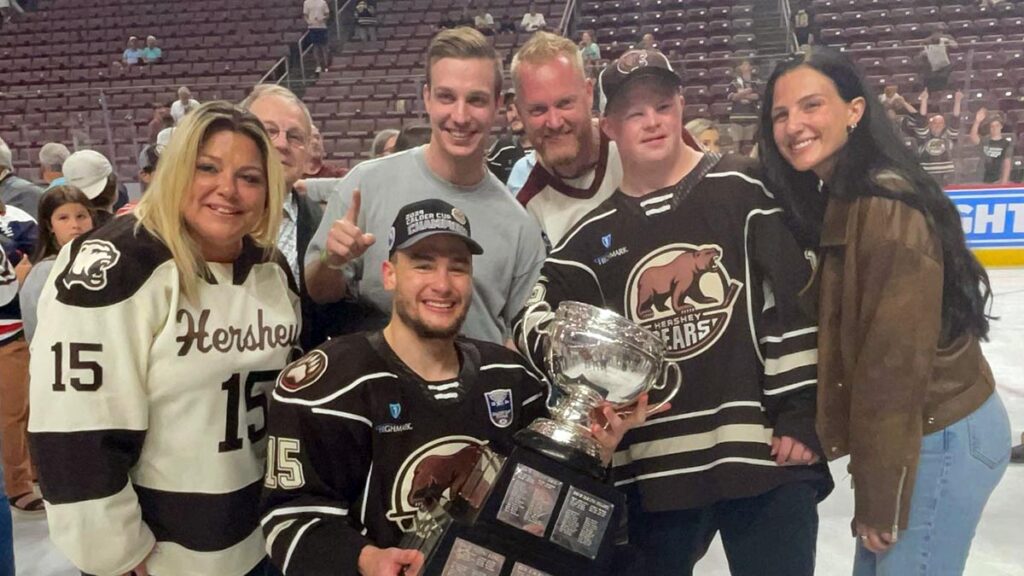 Huntington shares Cup moment with biggest fans