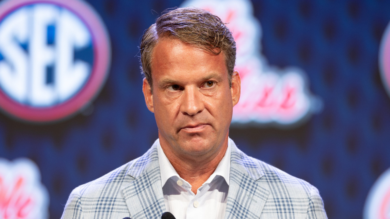 Lane Kiffin practices what Monte Kiffin preached at media day