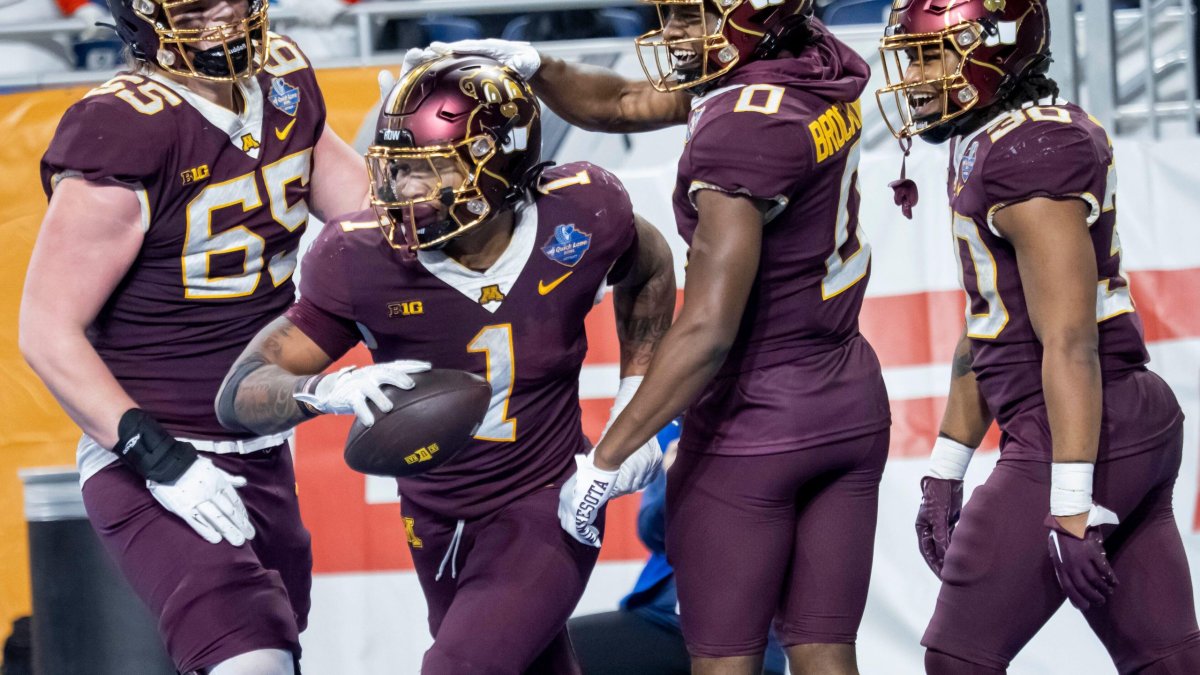 Minnesota Golden Gophers win projections, strengths and weaknesses, quarterback spotlight and more