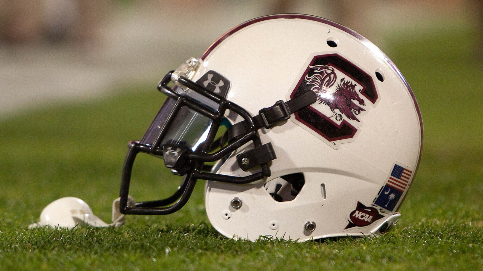 South Carolina lands four-star WR in an upset recruiting win