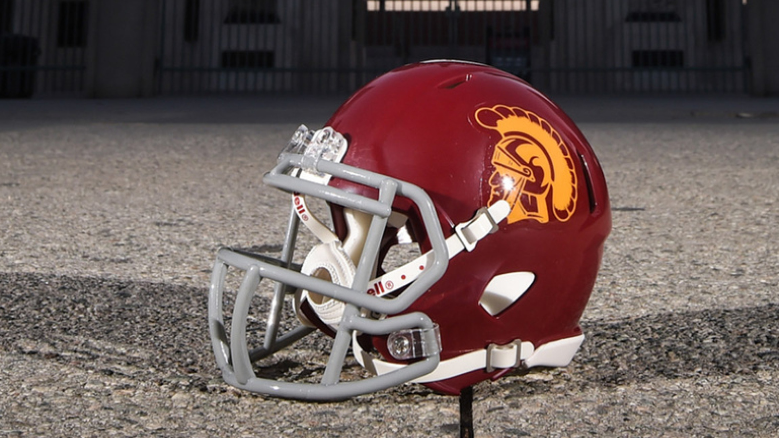 USC lands four-star athlete recruit over many top schools