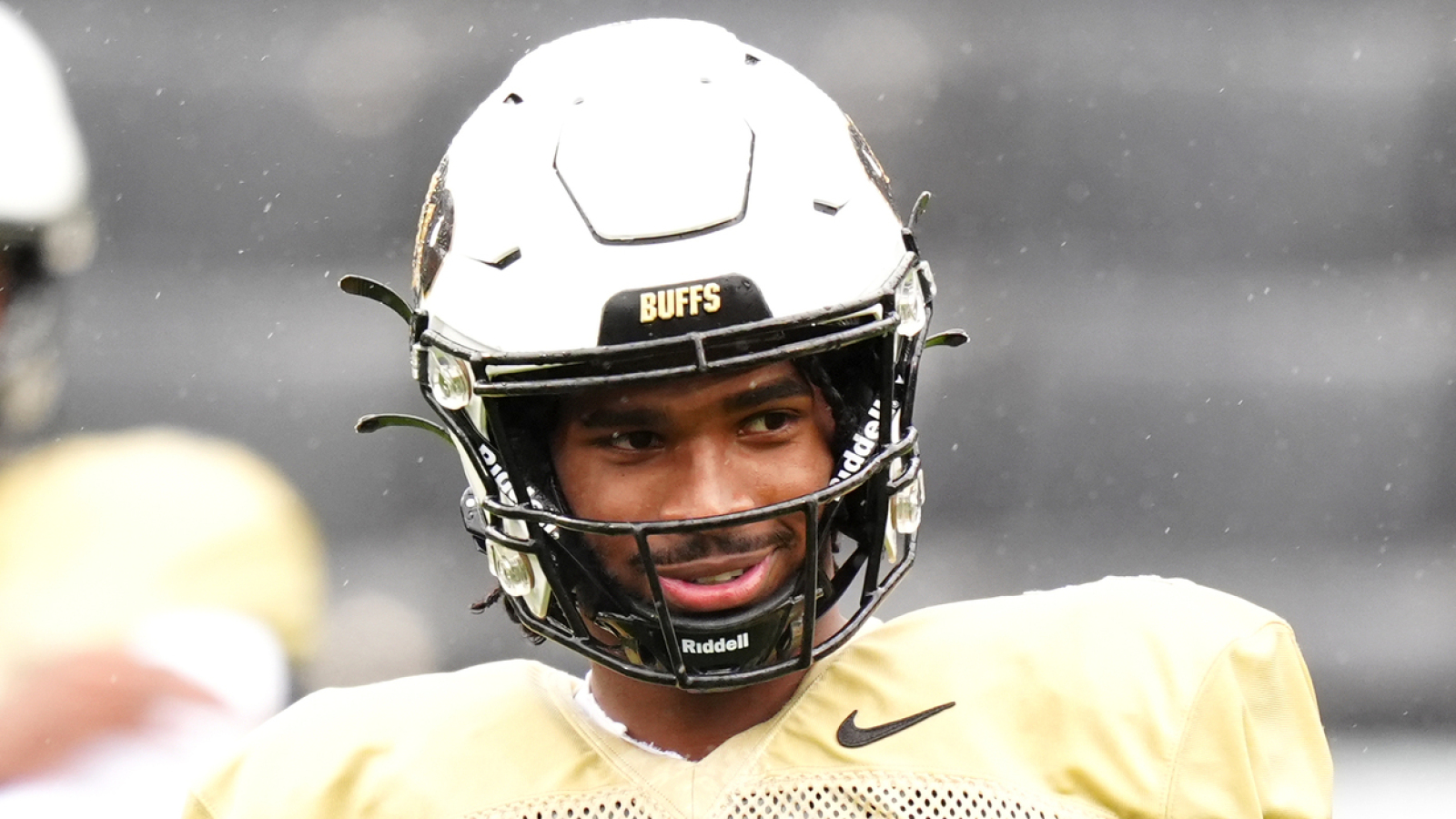 10 college football players with famous ex-NFL fathers