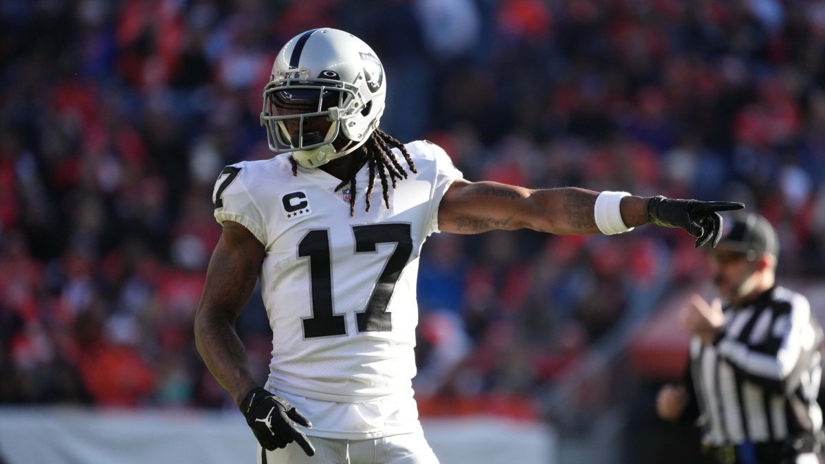 Perfect 2024 fantasy football draft strategy, round by round for 12-team leagues: Pick No. 12