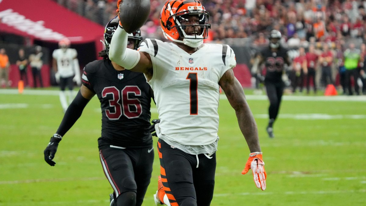 Perfect 2024 fantasy football draft strategy, round by round for 10-team leagues: Pick No. 4