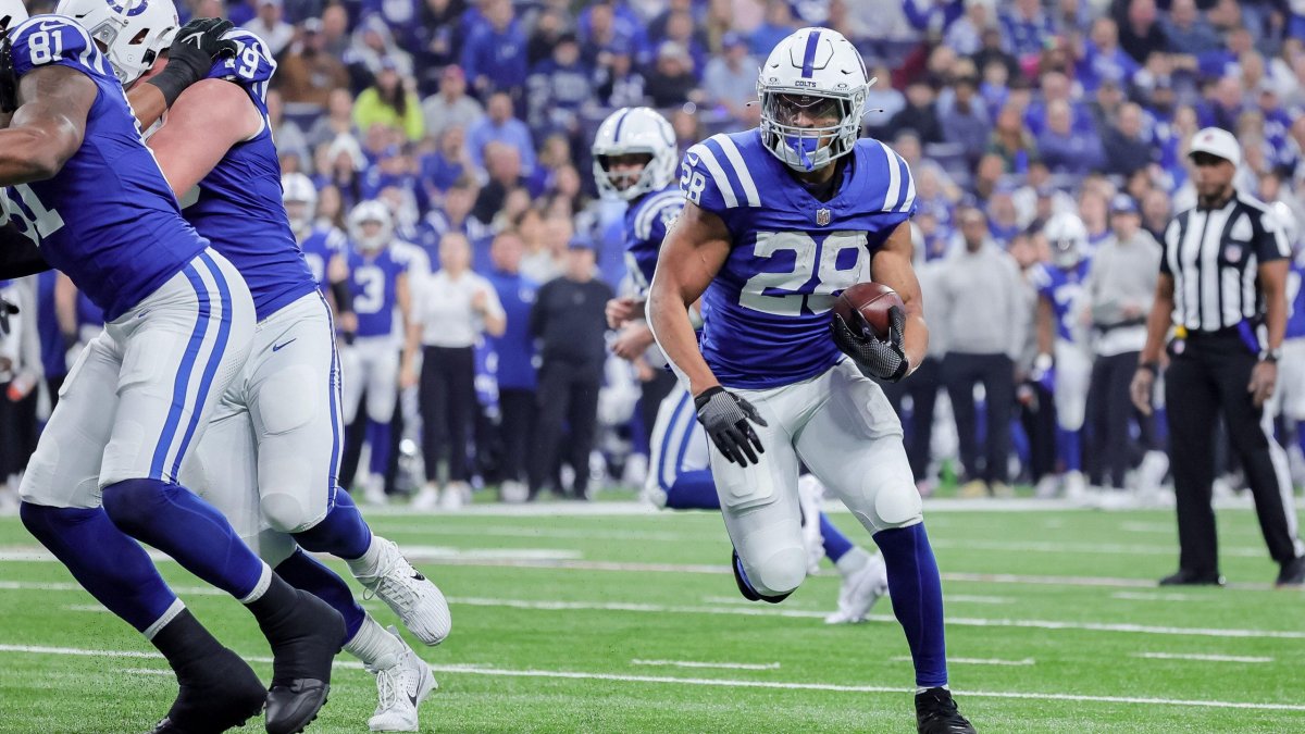 Perfect 2024 fantasy football draft strategy, round by round for 10-team leagues: Pick No. 10