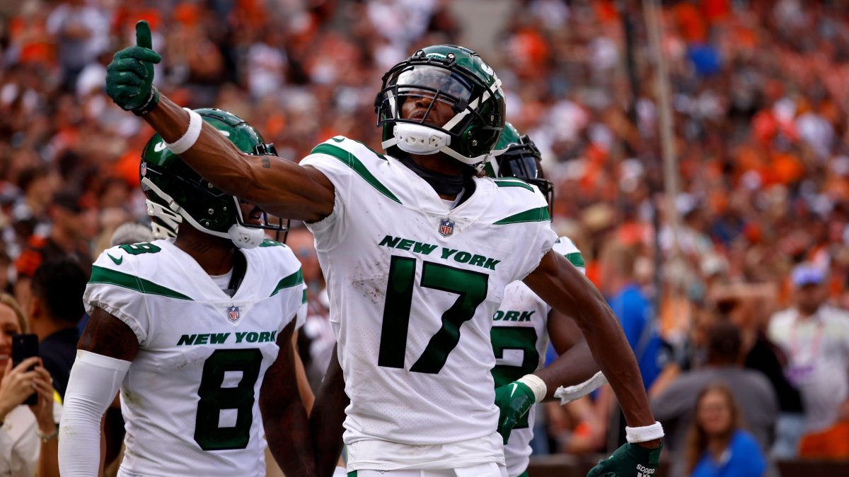 Perfect 2024 fantasy football draft strategy, round by round for 10-team leagues: Pick No. 8