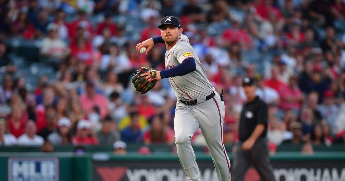 Atlanta Braves Austin Riley Leaves Game After Being Hit In Hand By Pitch