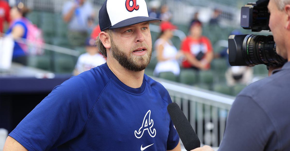 Braves A.J. Minter to have surgery on hip