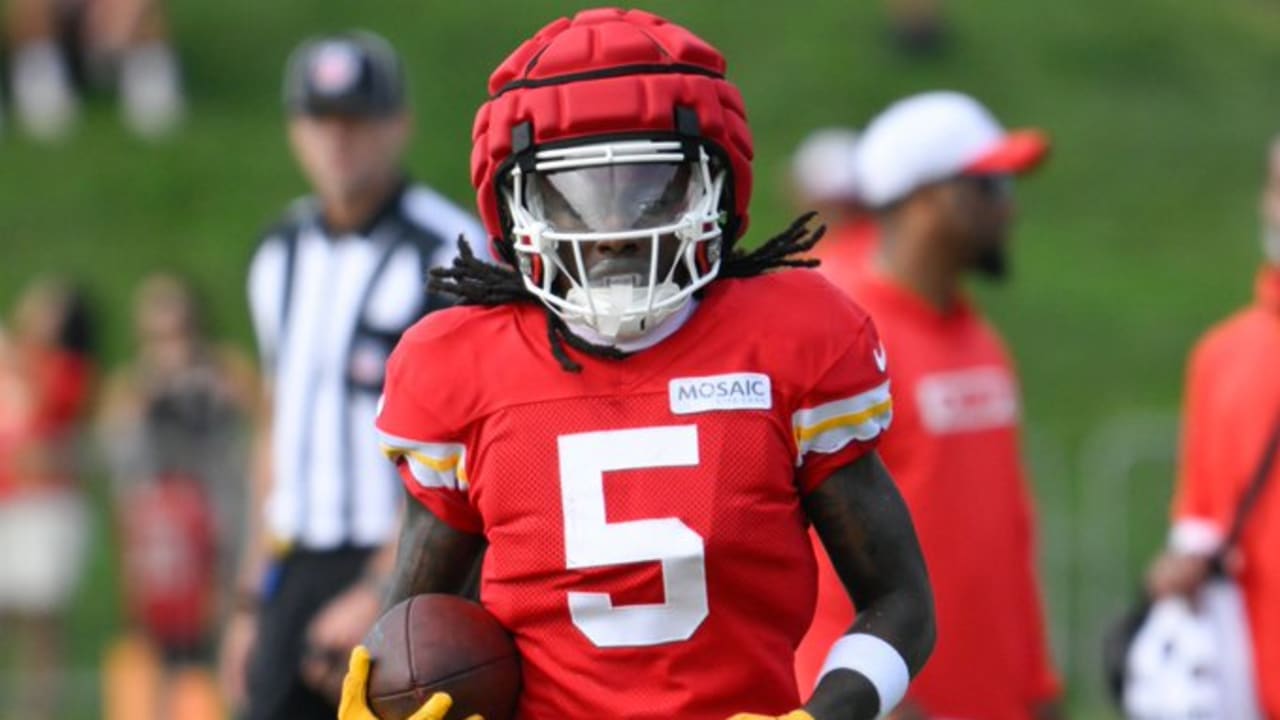 Chiefs WR Marquise Brown getting checked out at hospital after suffering shoulder dislocation vs. Jaguars