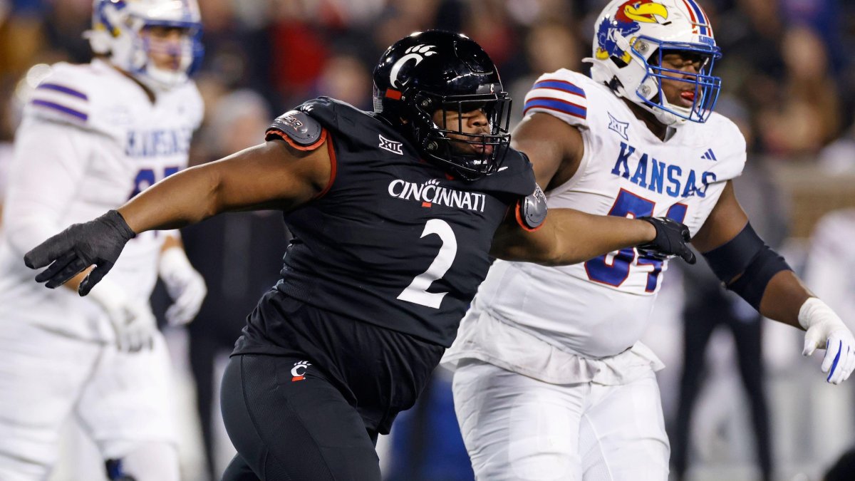 Cincinnati Bearcats win projections, strengths and weaknesses, quarterback spotlight and more