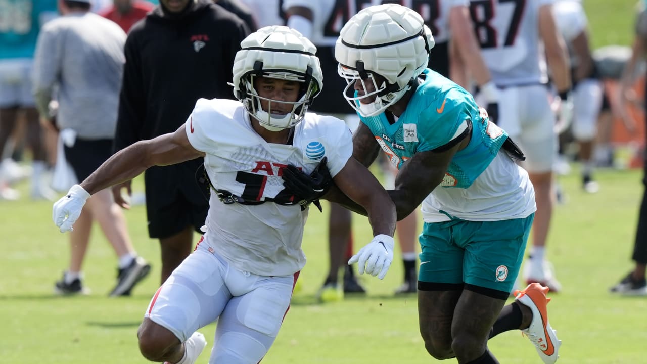 Falcons WR Rondale Moore carted off practice field following apparent right leg injury