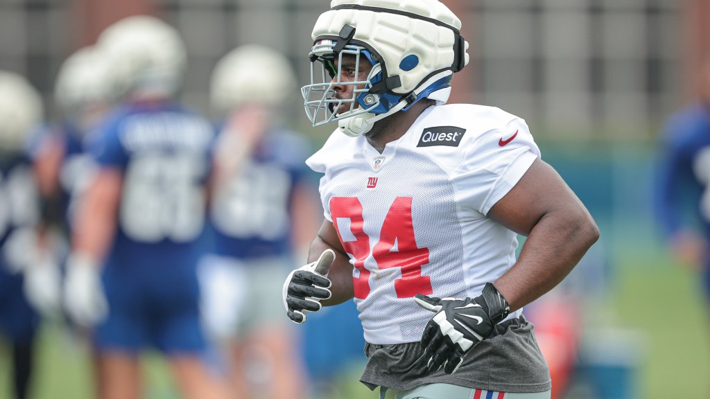 Giants’ Dexter Lawrence jokes, ‘I’m still faster’ than Elijah Chatman