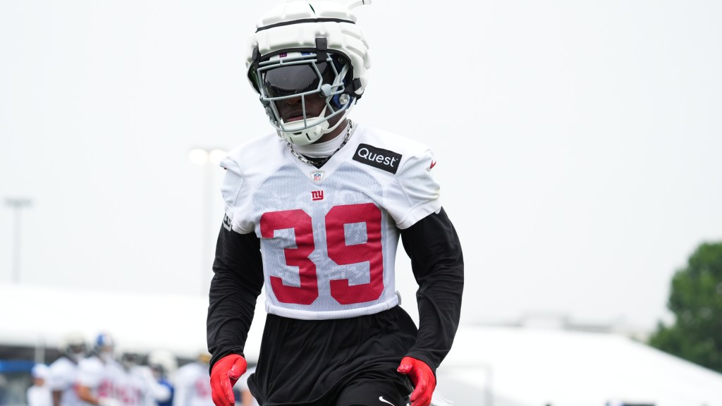 Giants sign Gervarrius Owens to practice squad, release K.J. Cloyd