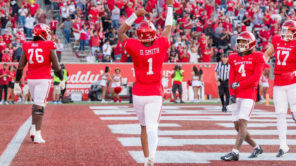 Houston Cougars win projections, strengths and weaknesses, quarterback spotlight and more