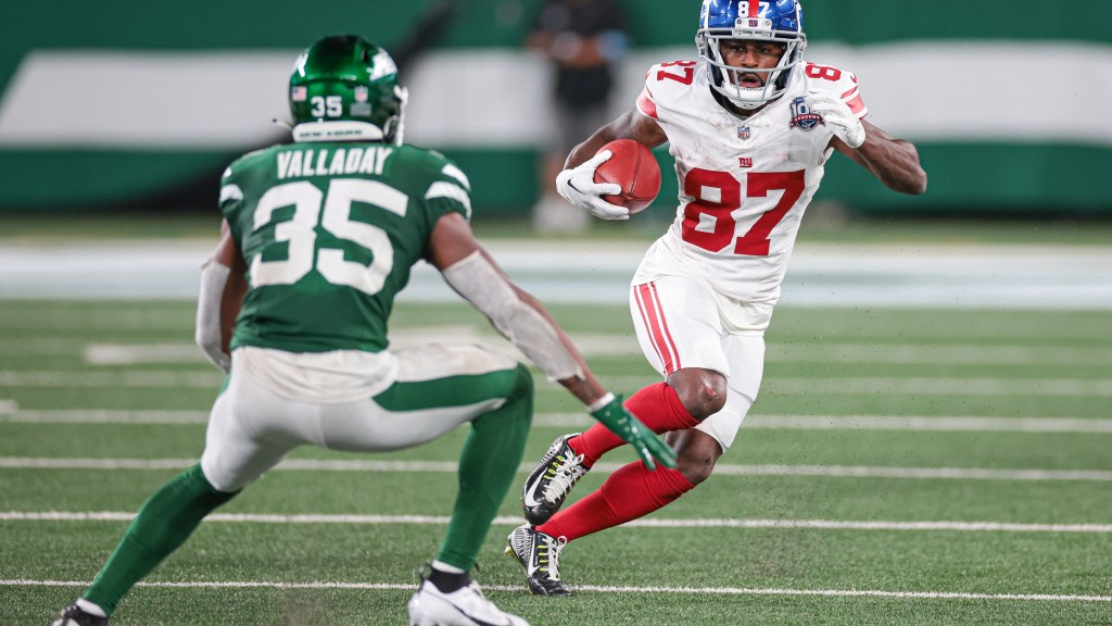 New York Giants place WR Isaiah McKenzie, LB Matthew Adams on IR