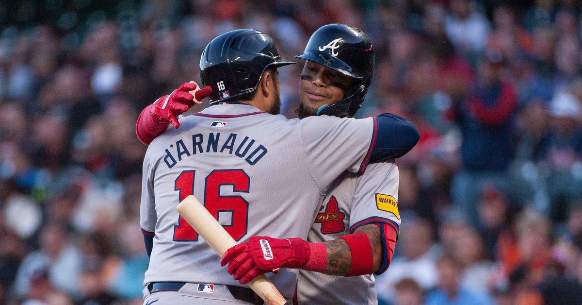 Travis d’Arnaud d’elivers again as Braves beat Giants in extras, 4-3