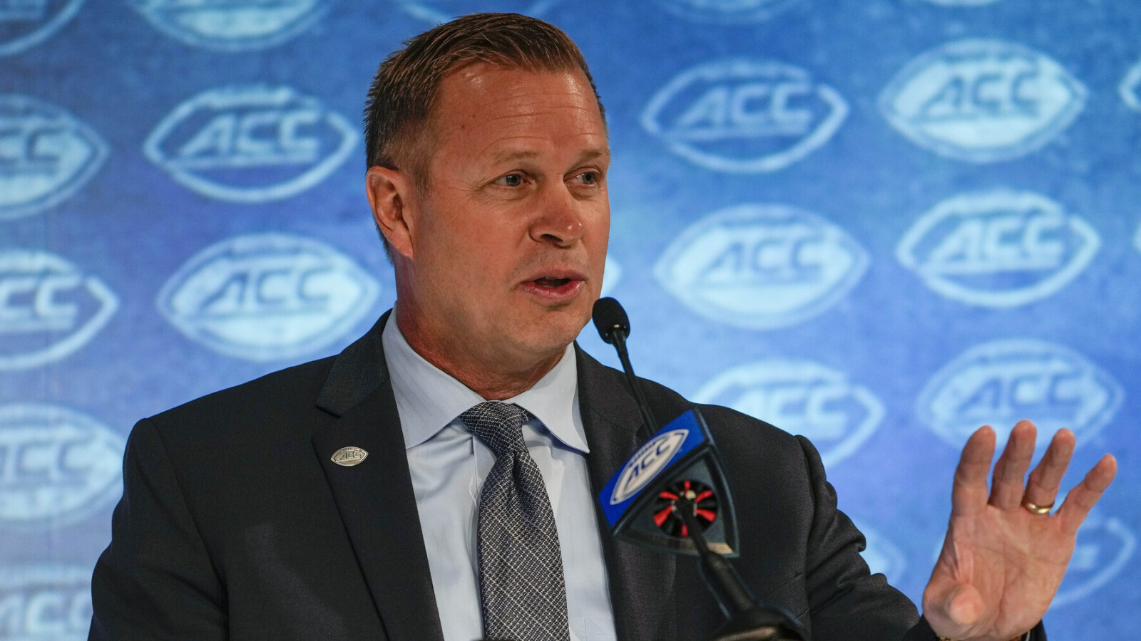 Watch: Bronco Mendenhall era in New Mexico starts with scoop-and-score