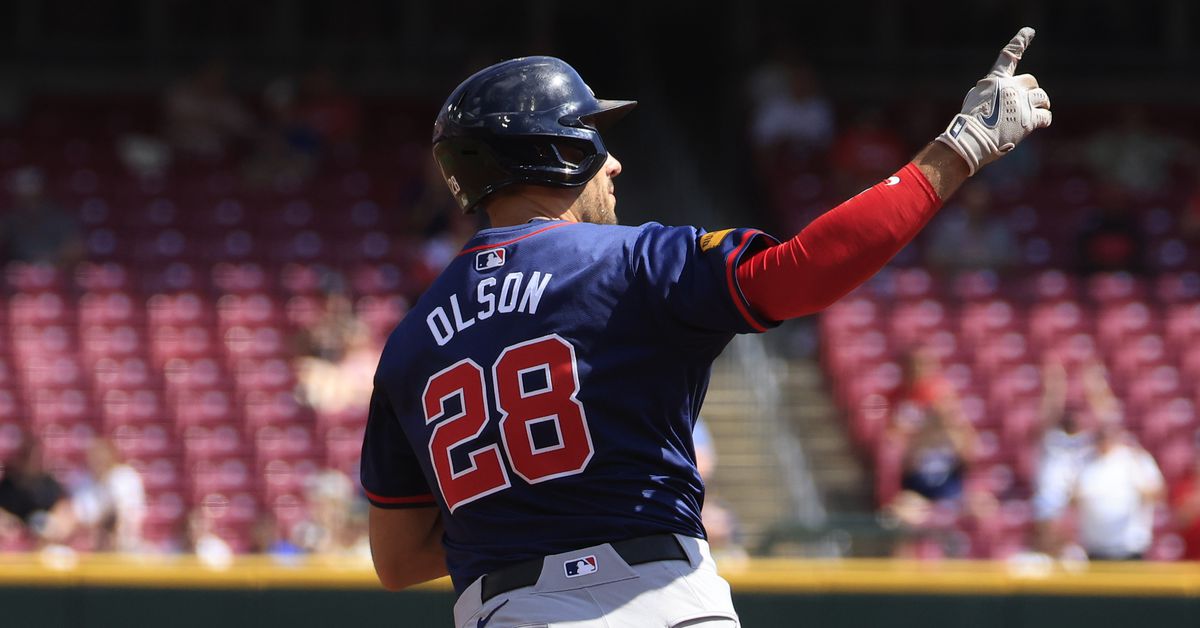 Atlanta Braves crush Reds, 15-3