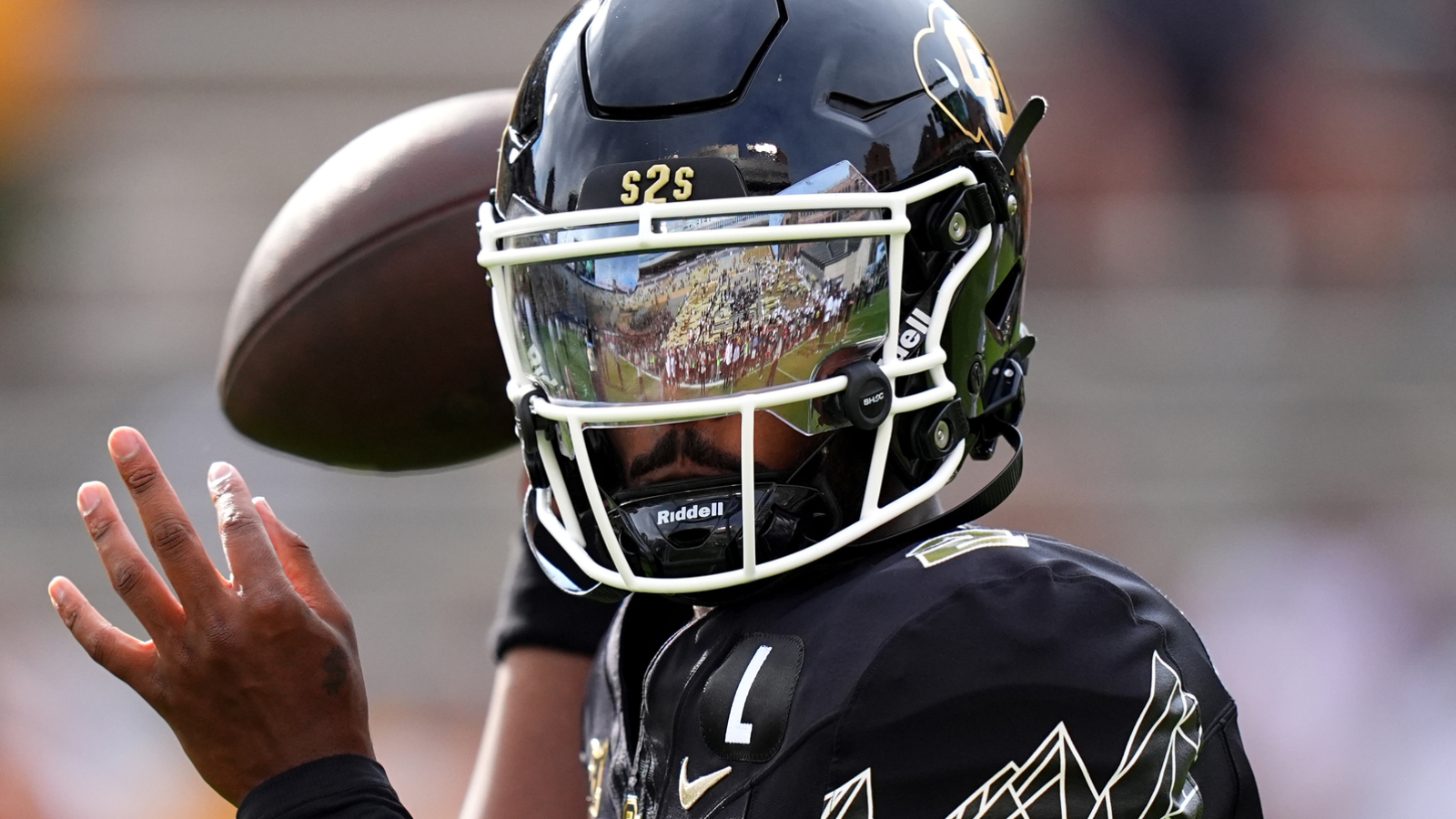 Colorado QB critical of run game: 'I can throw the best punch'