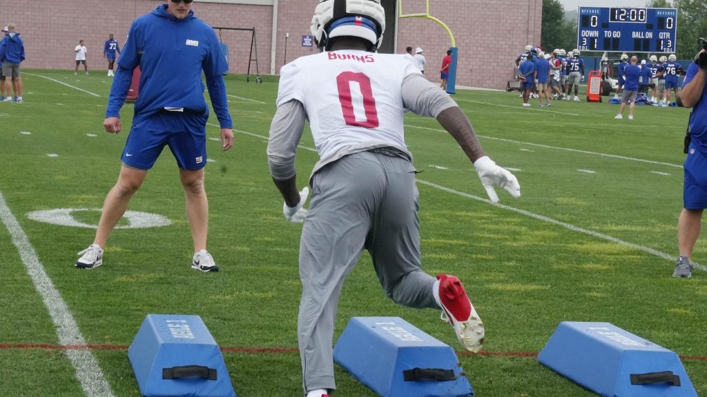 Giants assistant Charlie Bullen suffered broken leg vs. Vikings