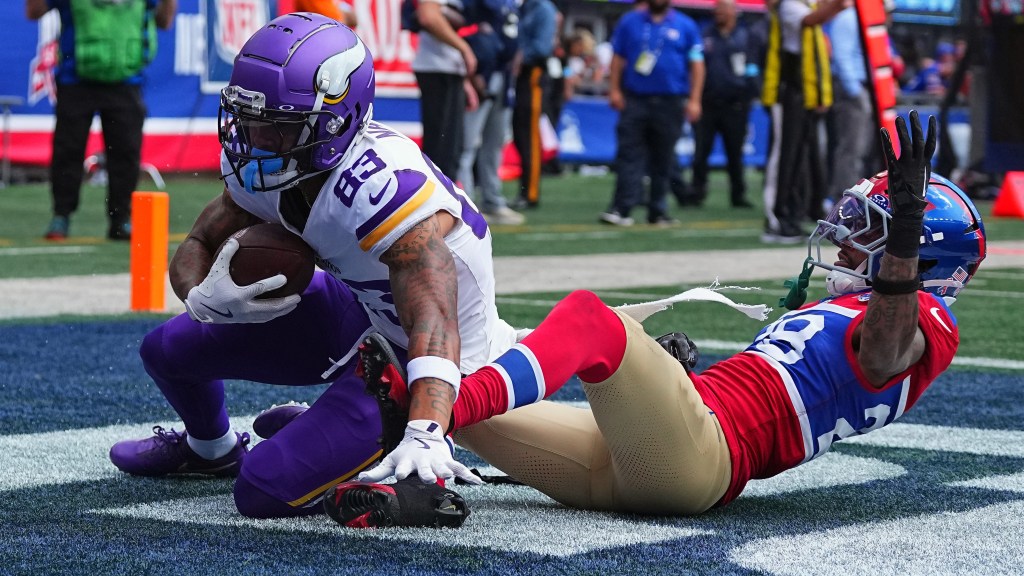 Giants humiliated by Vikings, 28-6, in potential tone-setting opener