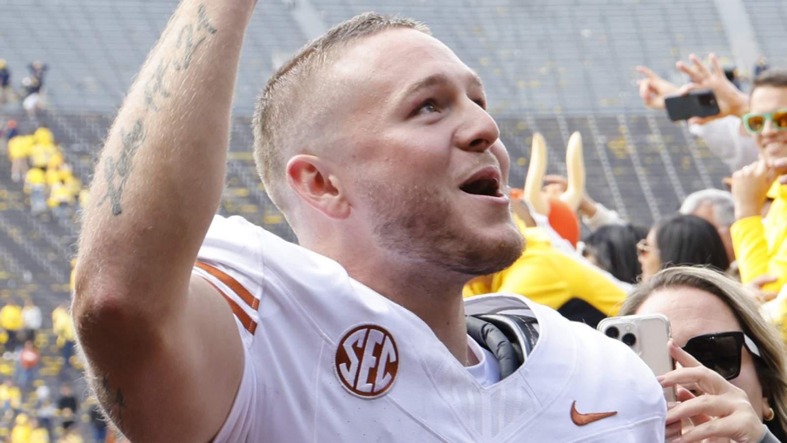Quinn Ewers shouts out his former team after beating Michigan