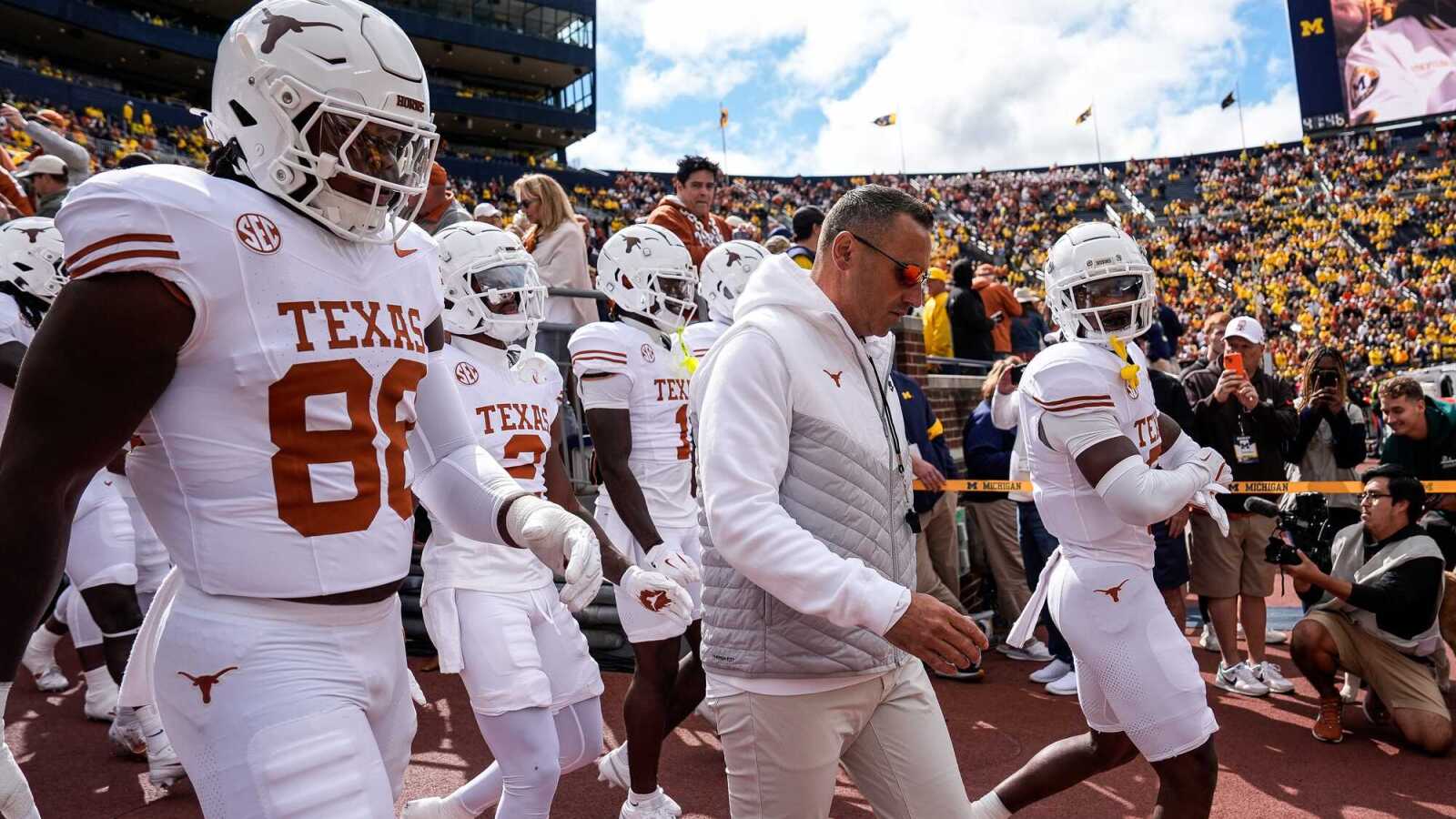 Watch: Texas adds interception in dominant start over Michigan