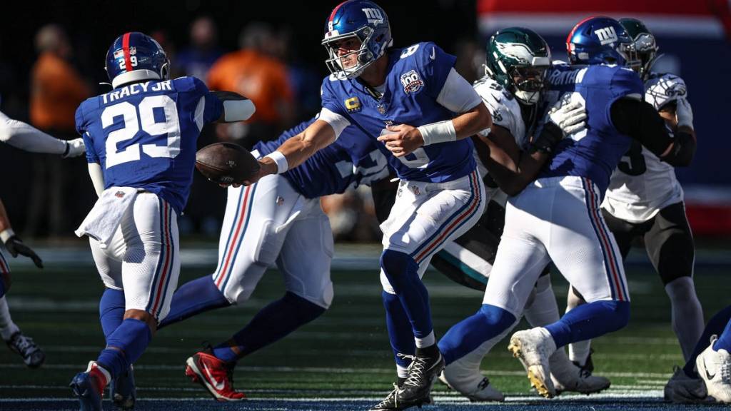 Daniel Jones player props odds, tips and betting trends for Week 8