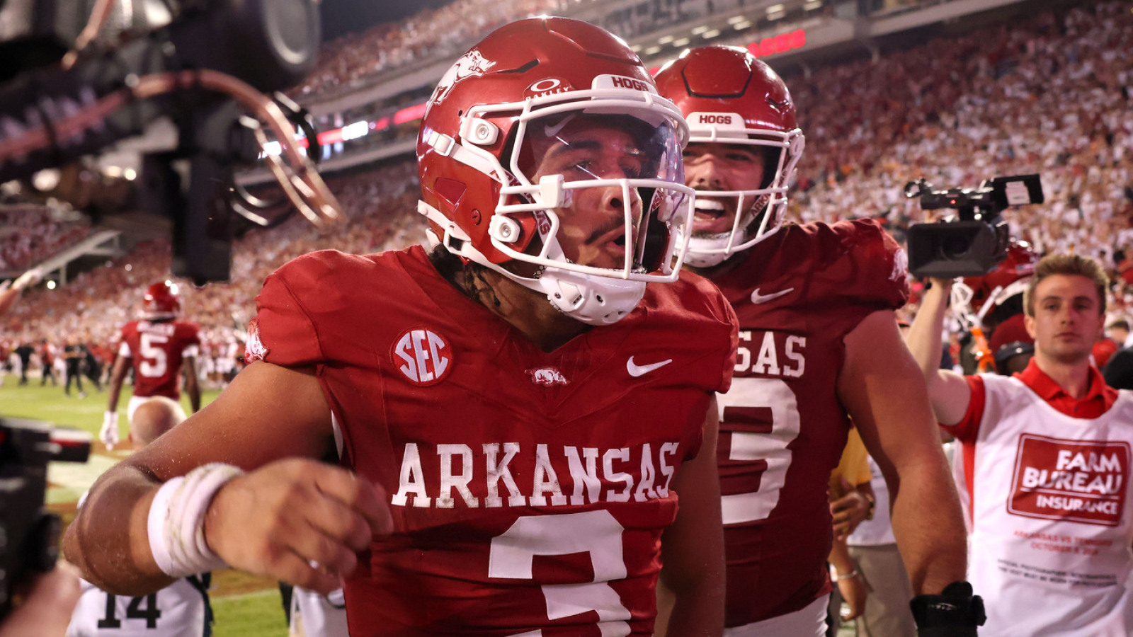 Arkansas resurrects football program by upsetting Tennessee
