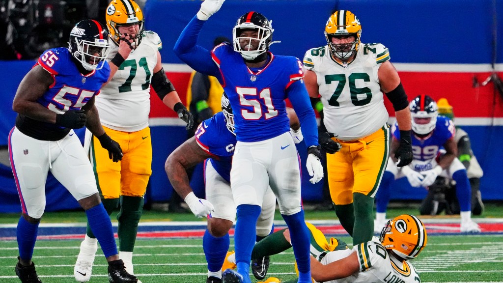 Healthy again, Giants linebacker Azeez Ojulari is reviving career